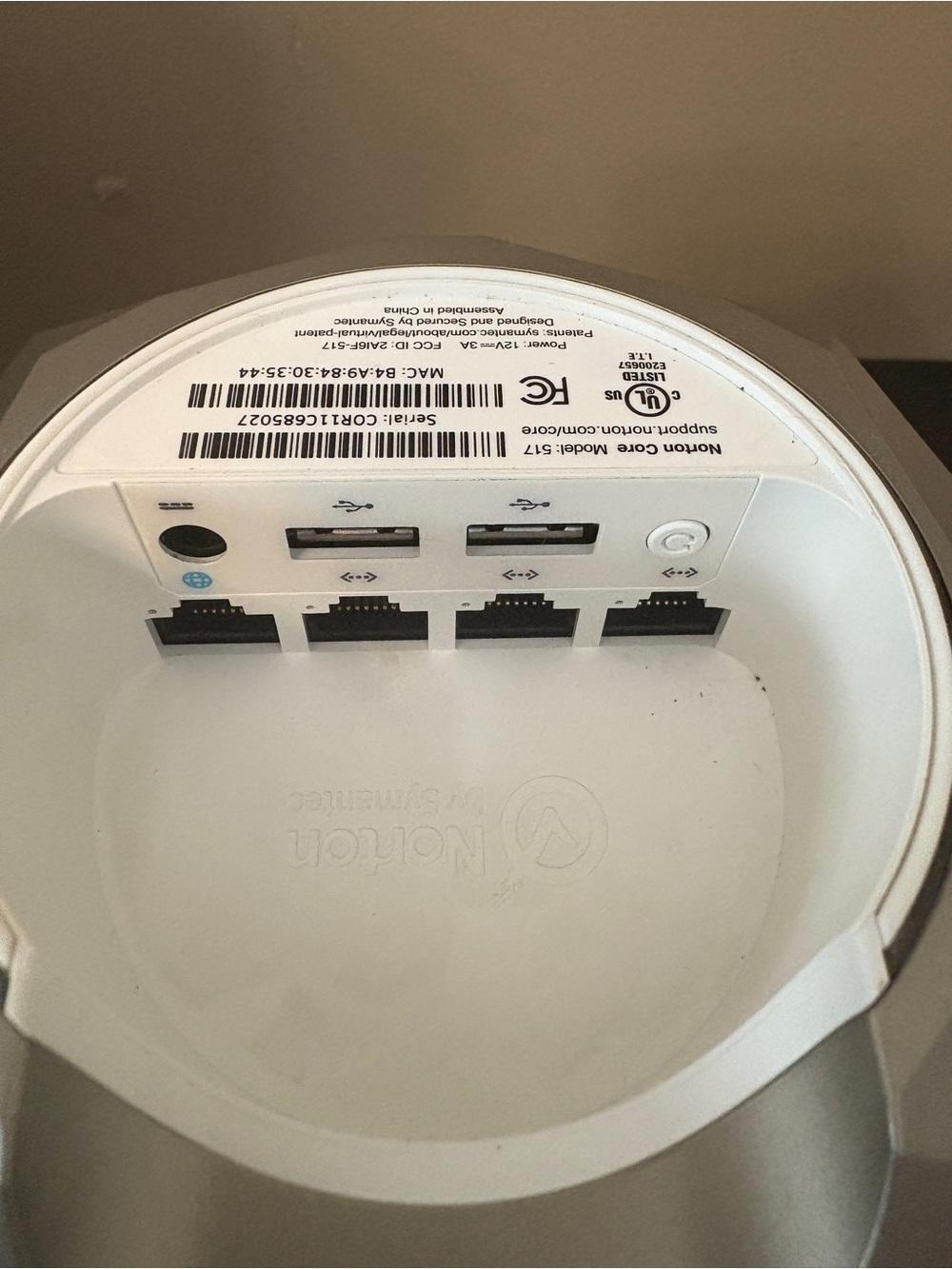 Norton Core Model 517 Titanium Gold High Performance Secure Wi-Fi Router - Picture 8 of 9